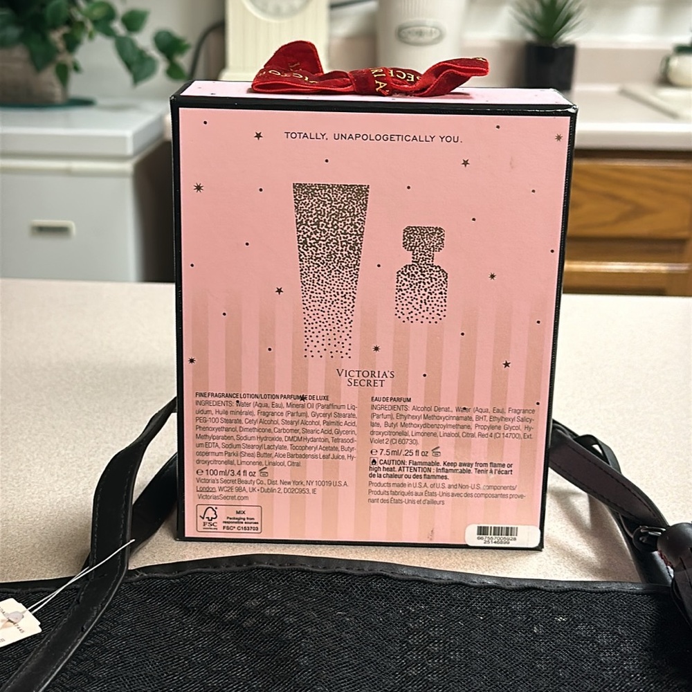 Victoria Secret Bundle - Picture 4 of 6